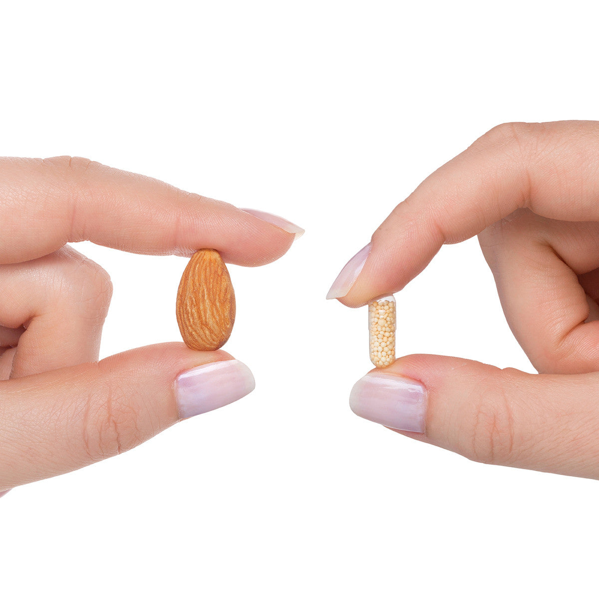 Vergelijking van een amandel en een capsule van Histamine Nutrients - 60 capsules van Seeking Health.